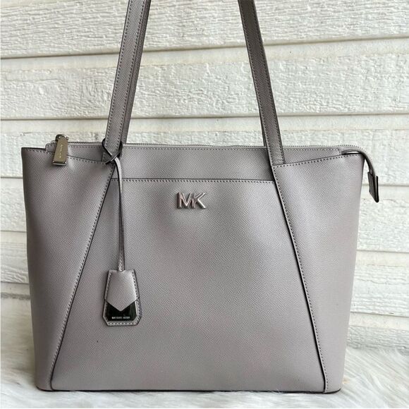 MICHAEL KORS Grey XL Voyager Jet Set Raven Selma Laptop Work Shoulder Bag - Picture 1 of 14